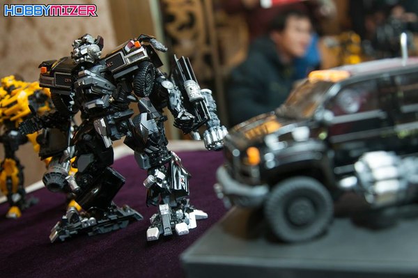 Mpm06 Ironhide Mpm05 Barricade Hi Res Press Preview Images  (41 of 66)